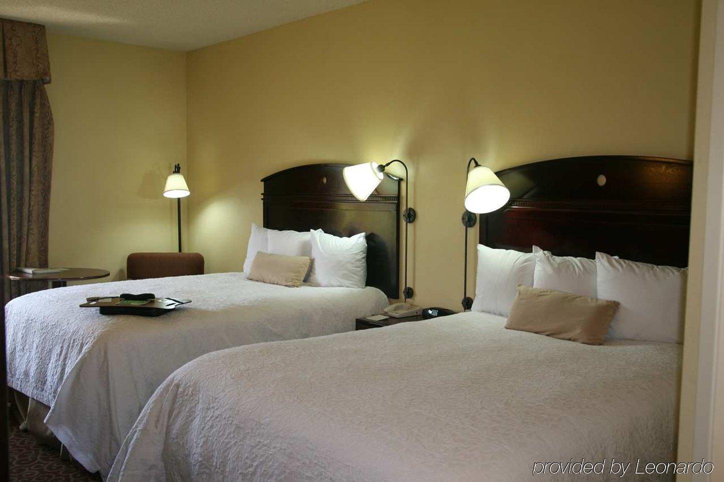 Hampton Inn Portland East Fairview Номер фото